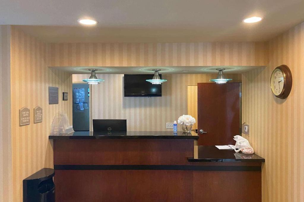 Americinn By Wyndham Oshkosh Exterior foto